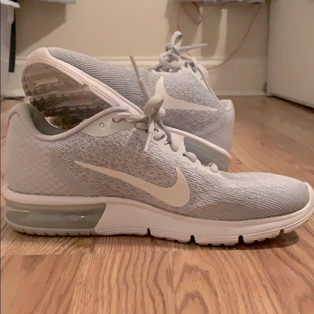 Nike Air Max Sequent 2 Women’s Size 8.5 (Gray)